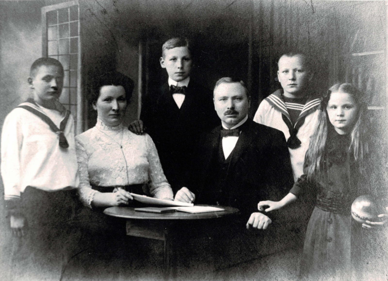 Familie Auguste und Carl Rudolf Stender mit den Kindern Hans, Rudolf, Ernst und Lotte